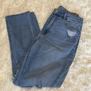 American Eagle Mom Jean Distressed 8